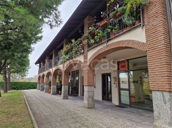 appartamento in vendita ad Alzate Brianza in zona Verzago