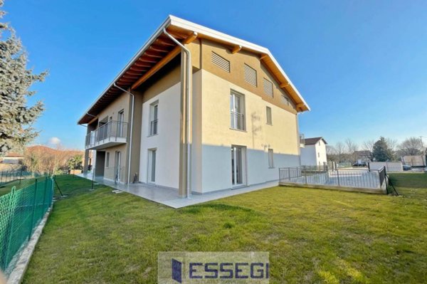 appartamento in vendita ad Alzate Brianza in zona Verzago