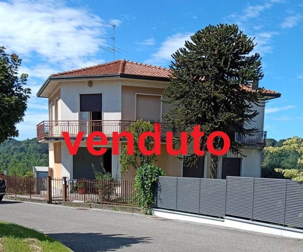 appartamento in vendita ad Alzate Brianza