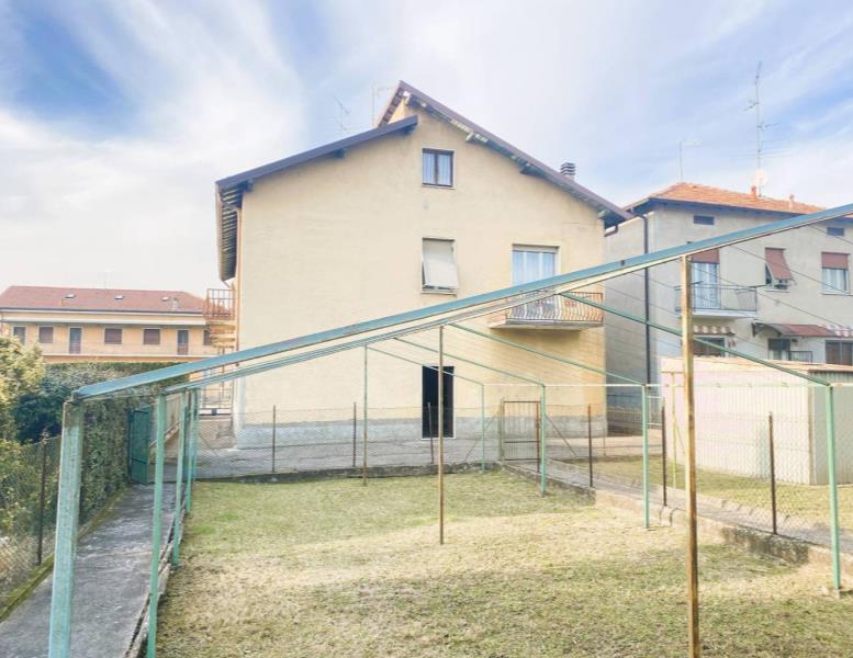 casa indipendente in vendita ad Alzate Brianza