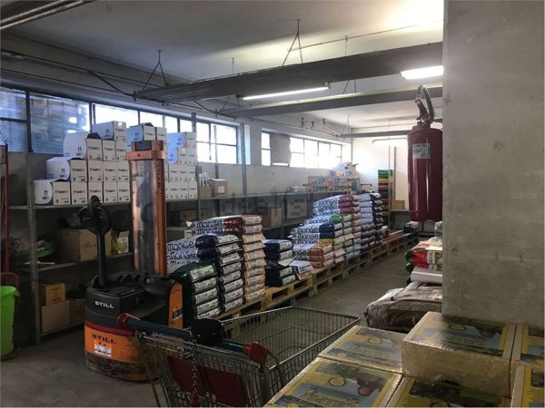 locale di sgombero in vendita ad Alzate Brianza