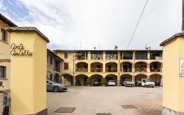 appartamento in vendita ad Alzate Brianza in zona Verzago