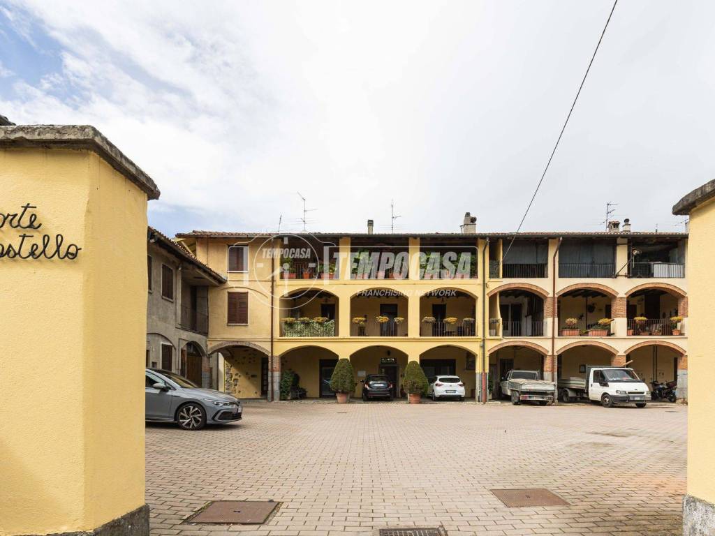 appartamento in vendita ad Alzate Brianza in zona Verzago