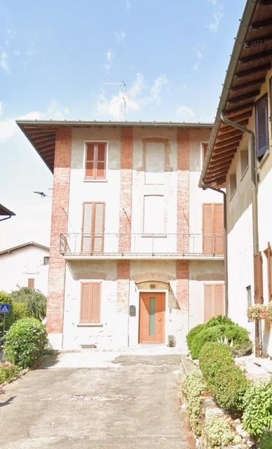 appartamento in vendita ad Alzate Brianza in zona Verzago