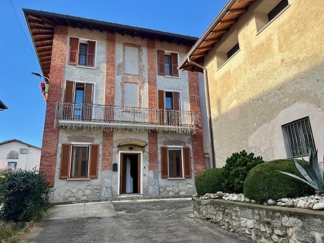 appartamento in vendita ad Alzate Brianza in zona Verzago