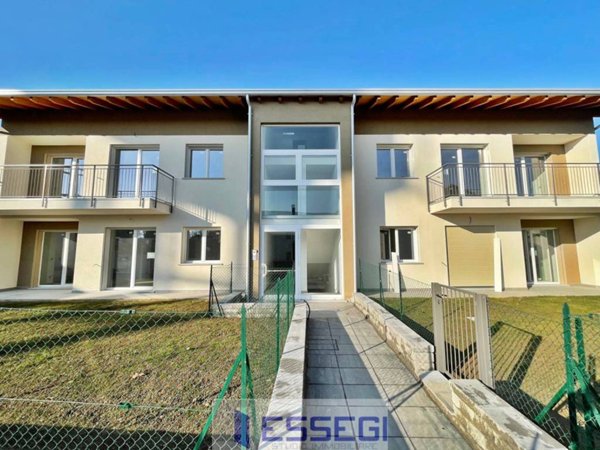 appartamento in vendita ad Alzate Brianza in zona Verzago