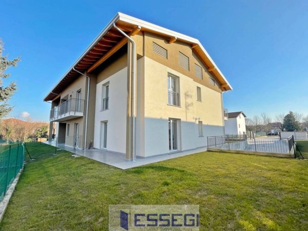 appartamento in vendita ad Alzate Brianza in zona Verzago