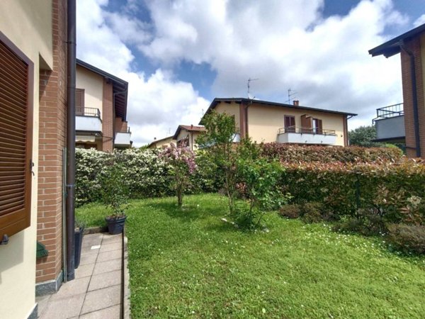 casa indipendente in vendita ad Alzate Brianza