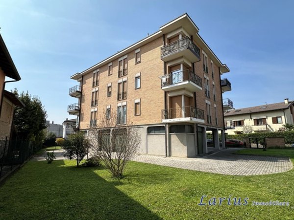 appartamento in vendita ad Alzate Brianza in zona Verzago
