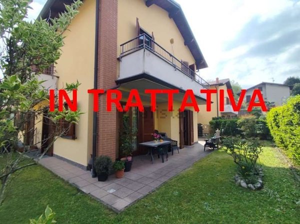 casa indipendente in vendita ad Alzate Brianza