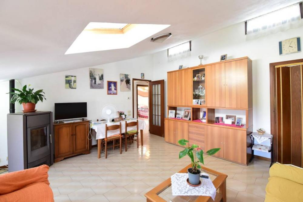 appartamento in vendita ad Alzate Brianza