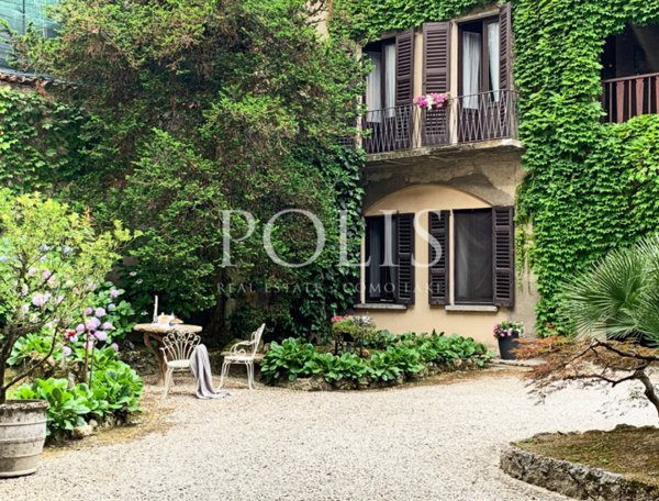 villa in vendita ad Alzate Brianza