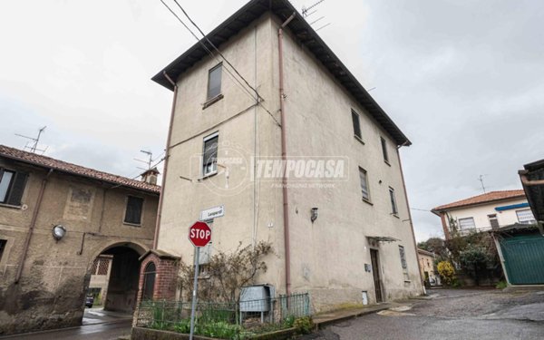 casa indipendente in vendita ad Alzate Brianza in zona Mirovano