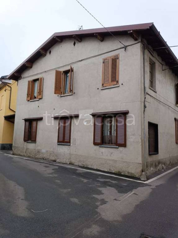 appartamento in vendita ad Alzate Brianza