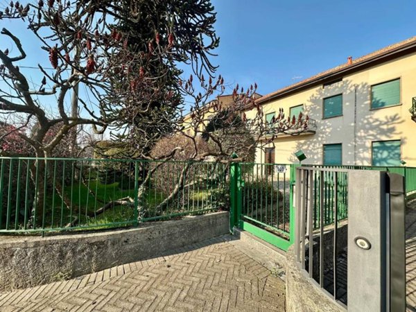 casa indipendente in vendita ad Alzate Brianza