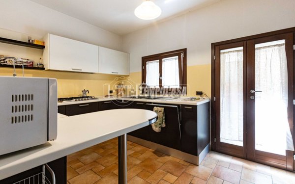 appartamento in vendita ad Alzate Brianza in zona Verzago