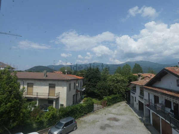 appartamento in vendita ad Alzate Brianza