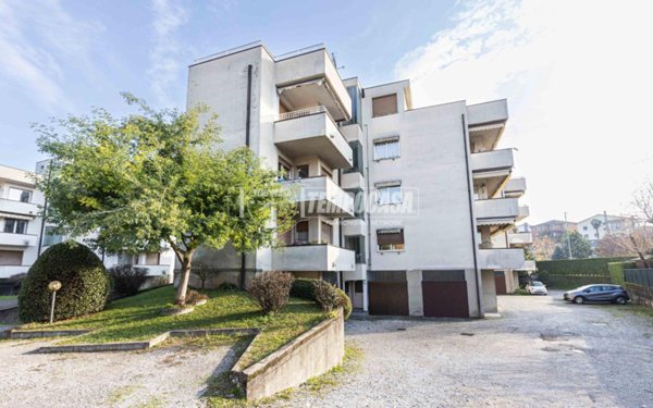 appartamento in vendita ad Alzate Brianza