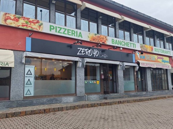 negozio in vendita ad Alzate Brianza