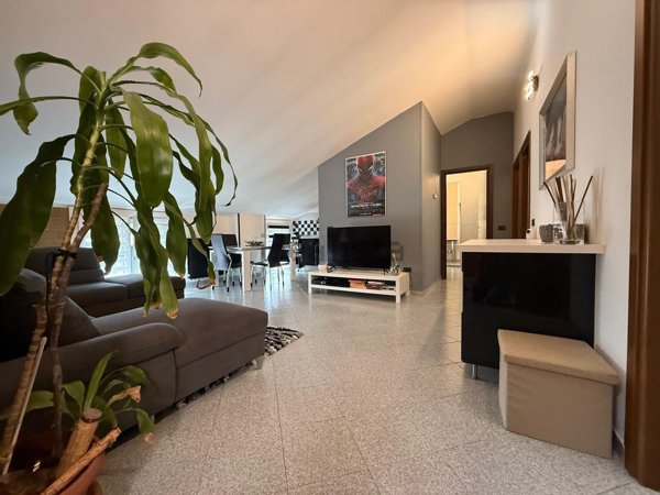 appartamento in vendita ad Alzate Brianza