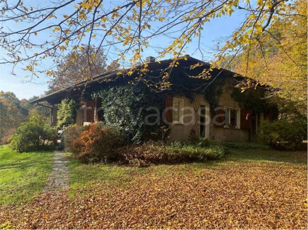 casa indipendente in vendita ad Alzate Brianza in zona Verzago