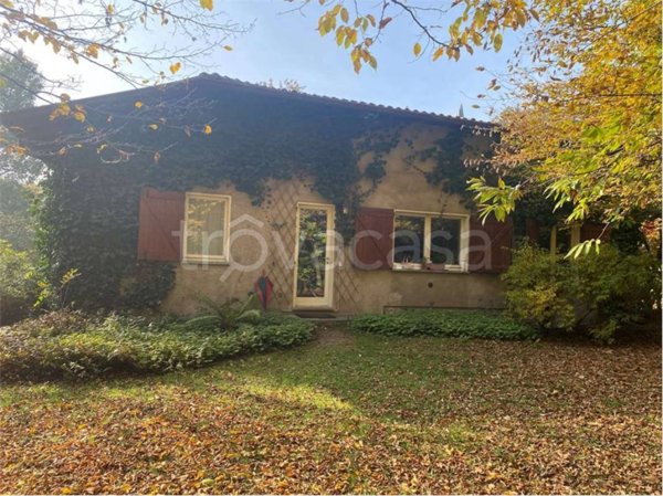 casa indipendente in vendita ad Alzate Brianza in zona Verzago