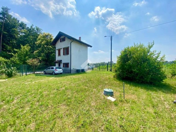 casa indipendente in vendita ad Alzate Brianza