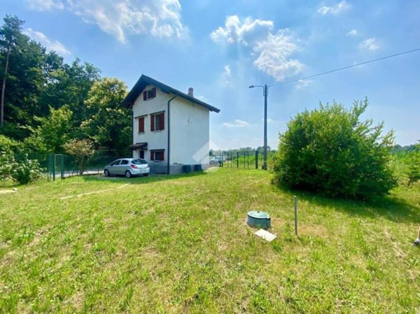 casa indipendente in vendita ad Alzate Brianza