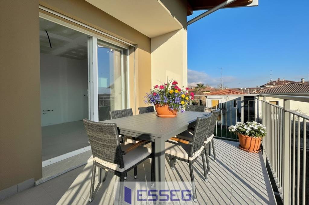 appartamento in vendita ad Alzate Brianza in zona Verzago