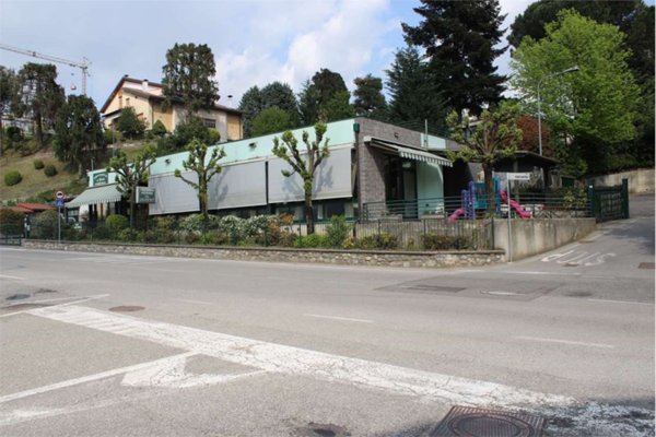 negozio in vendita ad Alzate Brianza