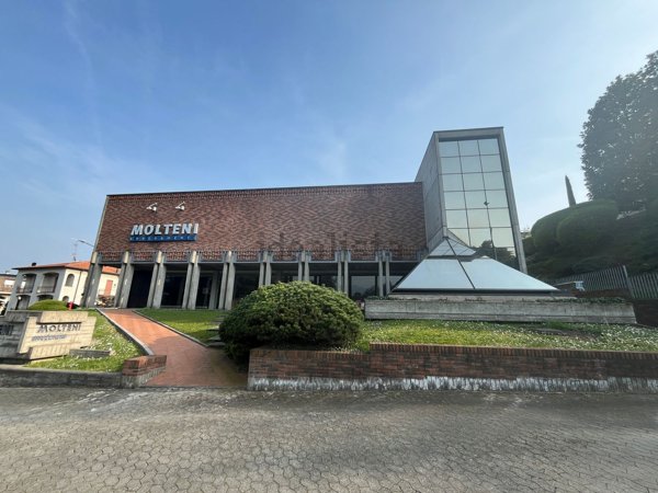 locale di sgombero in vendita ad Alzate Brianza