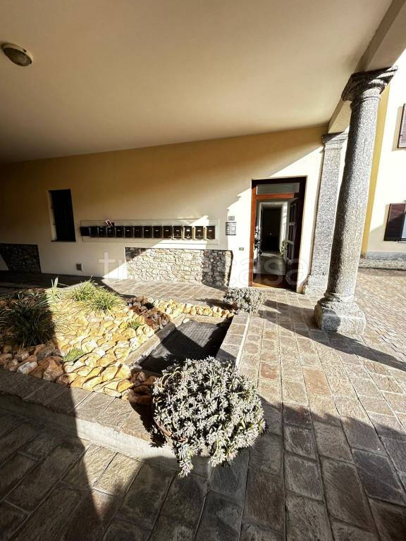 negozio in vendita ad Alzate Brianza