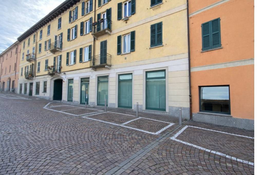 ufficio in vendita ad Alzate Brianza