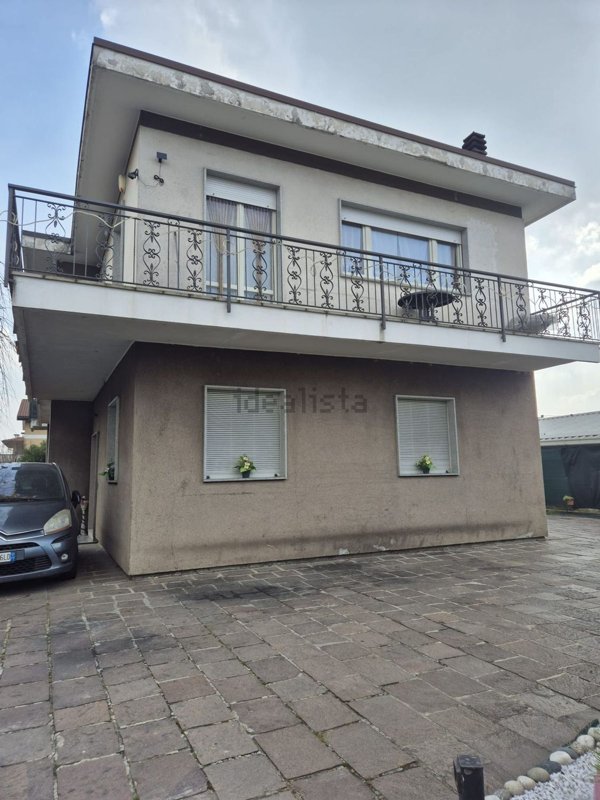 casa indipendente in vendita ad Alzate Brianza