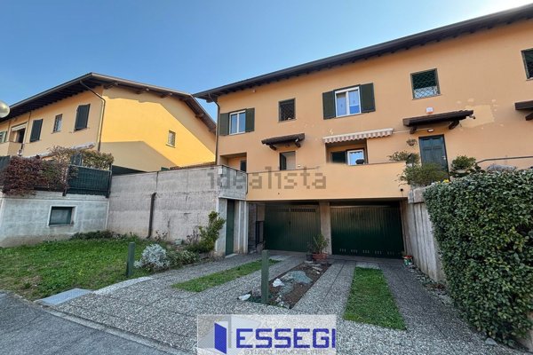 appartamento in vendita ad Alzate Brianza