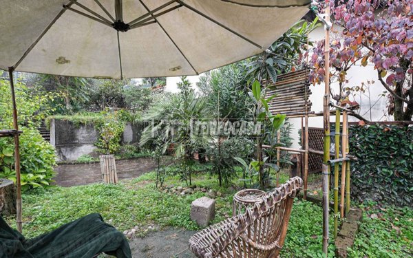 casa indipendente in vendita ad Alzate Brianza in zona Fabbrica Durini
