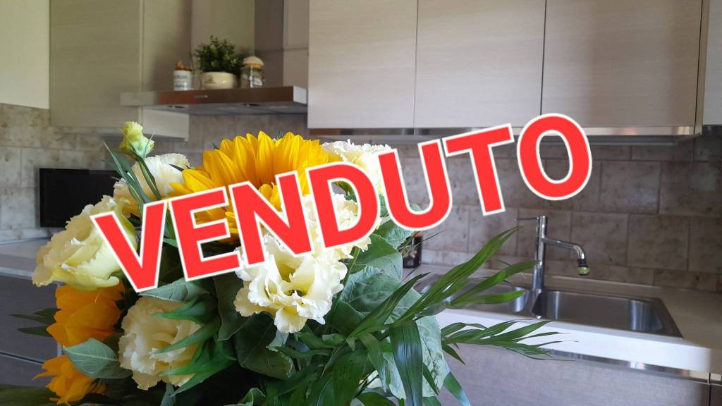 appartamento in vendita ad Alzate Brianza in zona Fabbrica Durini