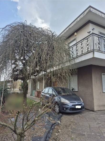 casa indipendente in vendita ad Alzate Brianza