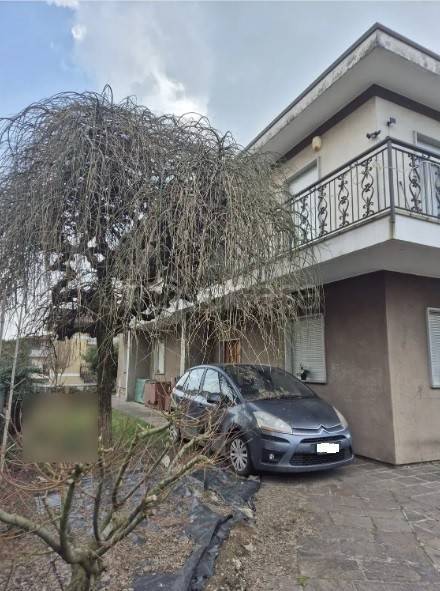 casa indipendente in vendita ad Alzate Brianza