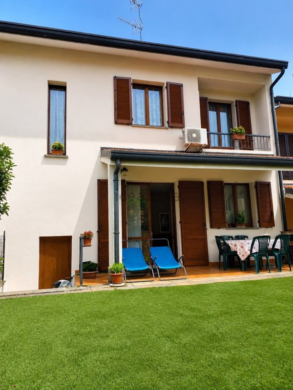 casa indipendente in vendita ad Alzate Brianza