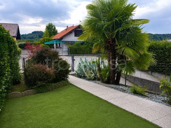 casa indipendente in vendita ad Alzate Brianza