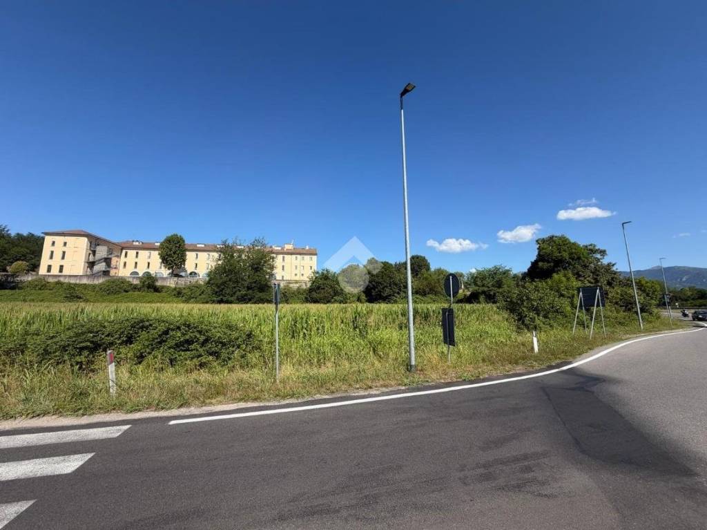 terreno agricolo in vendita ad Alzate Brianza in zona Fabbrica Durini