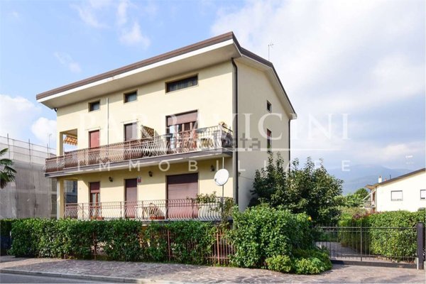 appartamento in vendita ad Anzano del Parco