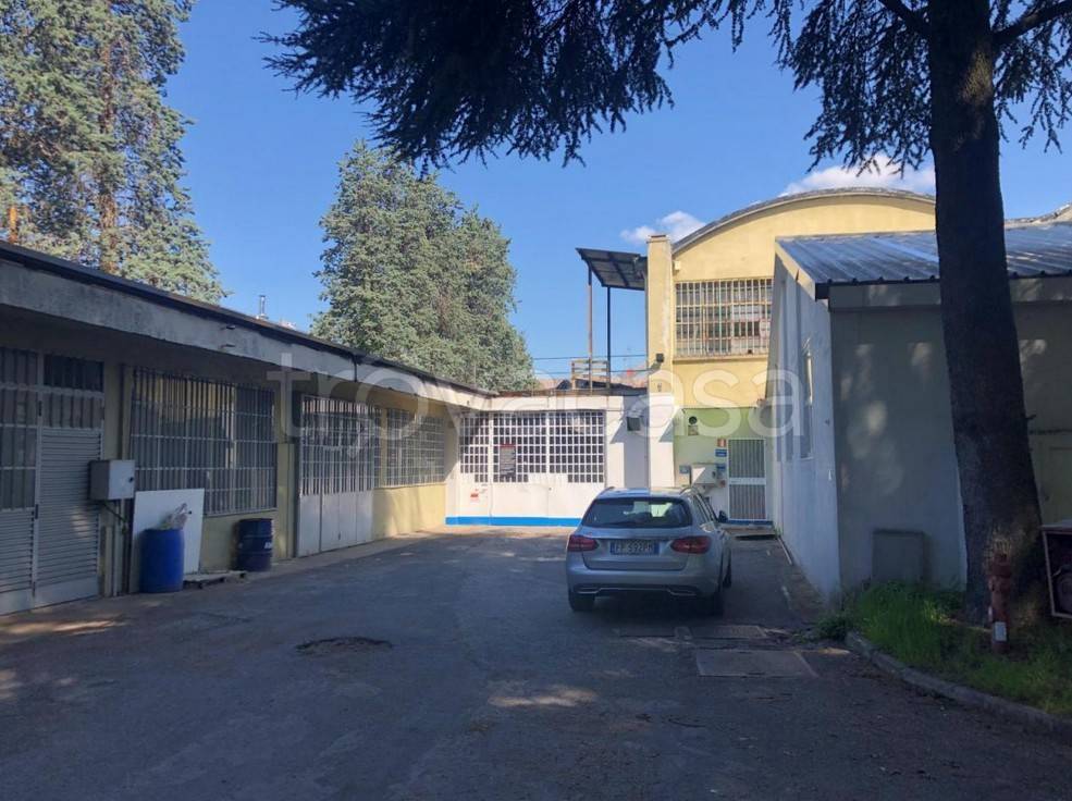 locale commerciale in vendita ad Anzano del Parco