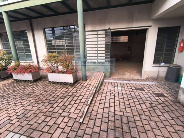 locale commerciale in vendita ad Anzano del Parco