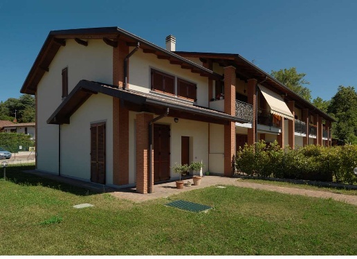 casa indipendente in vendita ad Anzano del Parco in zona Lazzaretto