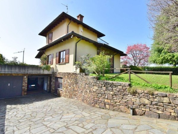casa indipendente in vendita ad Appiano Gentile