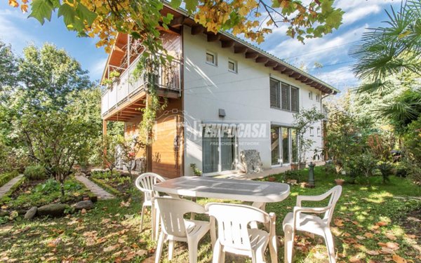 casa indipendente in vendita ad Appiano Gentile