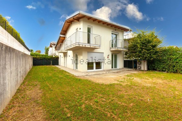 casa indipendente in vendita ad Appiano Gentile
