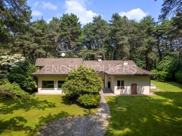 casa indipendente in vendita ad Appiano Gentile